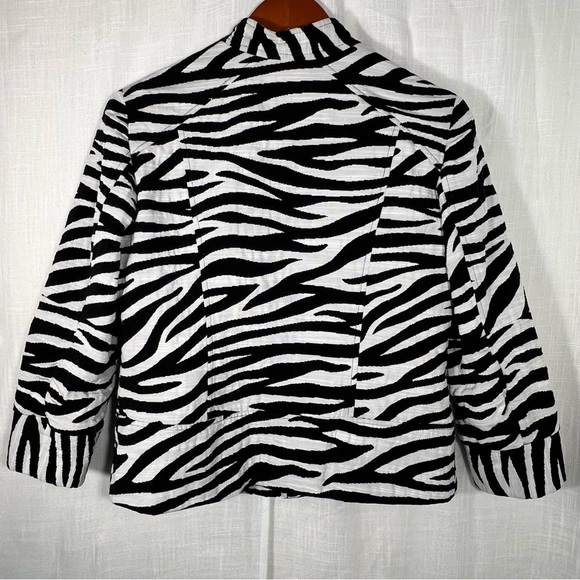 Chico’s Animal Print Zip Up Jacket - Picture 8 of 9